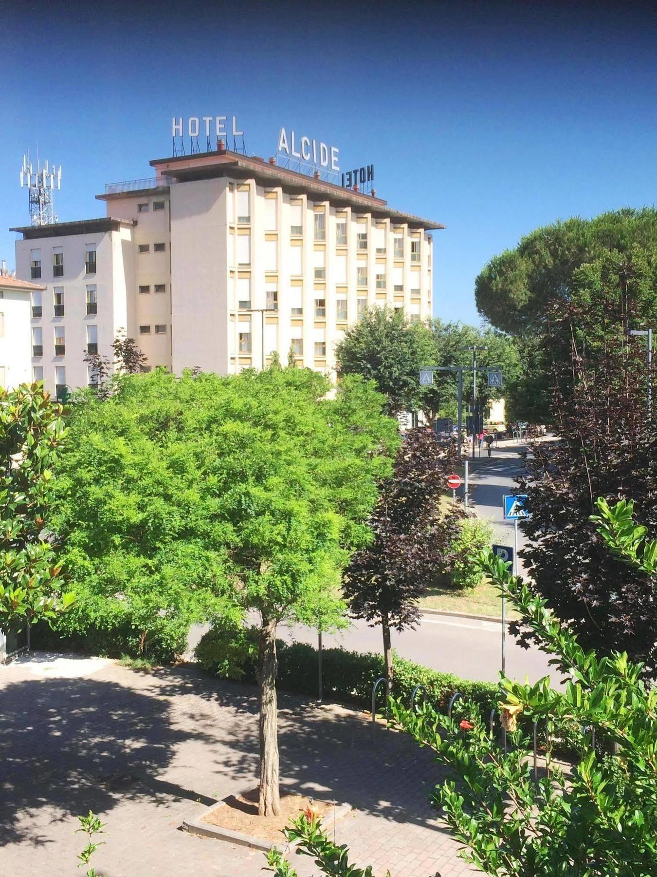 Hotel Ristorante Alcide Поджибонси Экстерьер фото